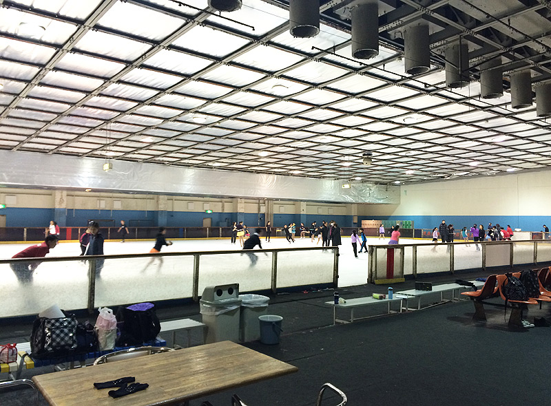 川越スケートセンター – 年中滑れるスケートセンターに行ってきた【2016年3月31日営業終了】